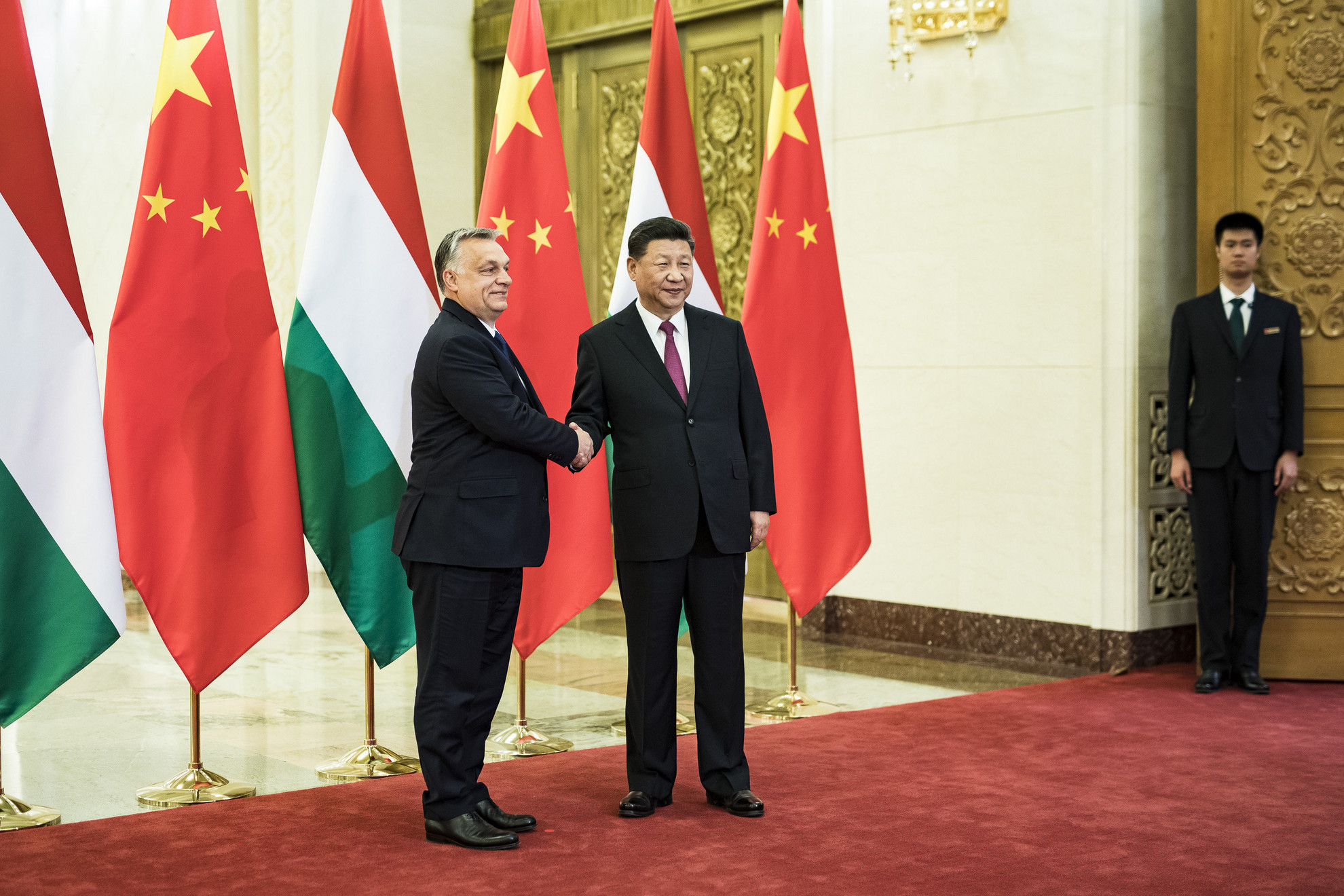 Forrás: MTI/Miniszterelnöki Sajtóiroda Hszi Csin-ping kínai államfő (j) fogadja Orbán Viktor miniszterelnököt Pekingben