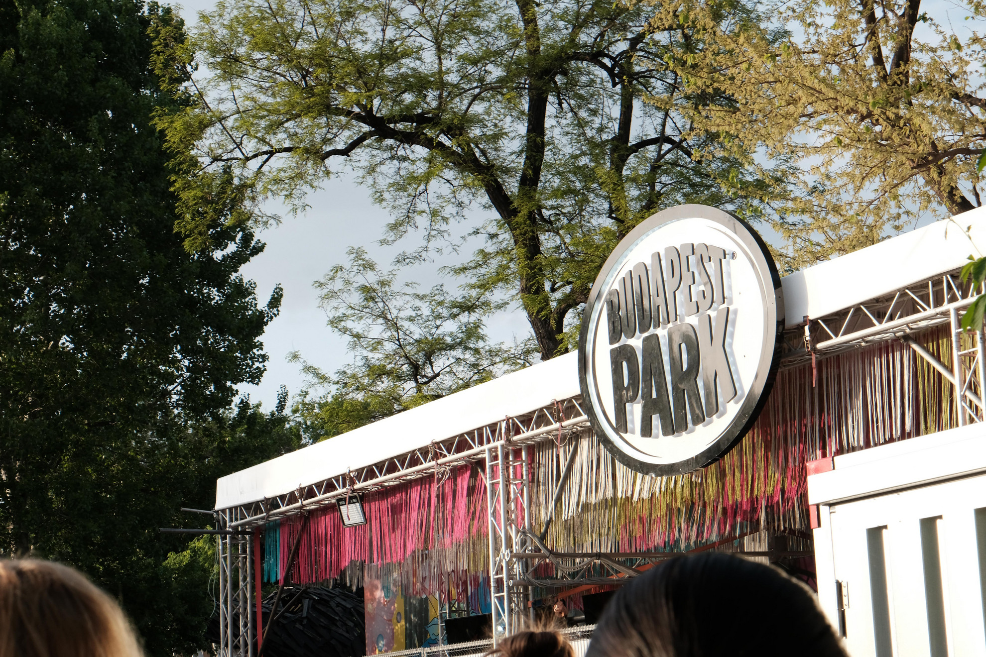 Fotó: MH Kinyitott Magyarország egyik legegyedibb zenei helyszíne; a Budapest Park, amely idén is vadonatúj arculattal, friss helyszínekkel és megannyi hazai- és világsztár koncertjével vág neki a nyárnak