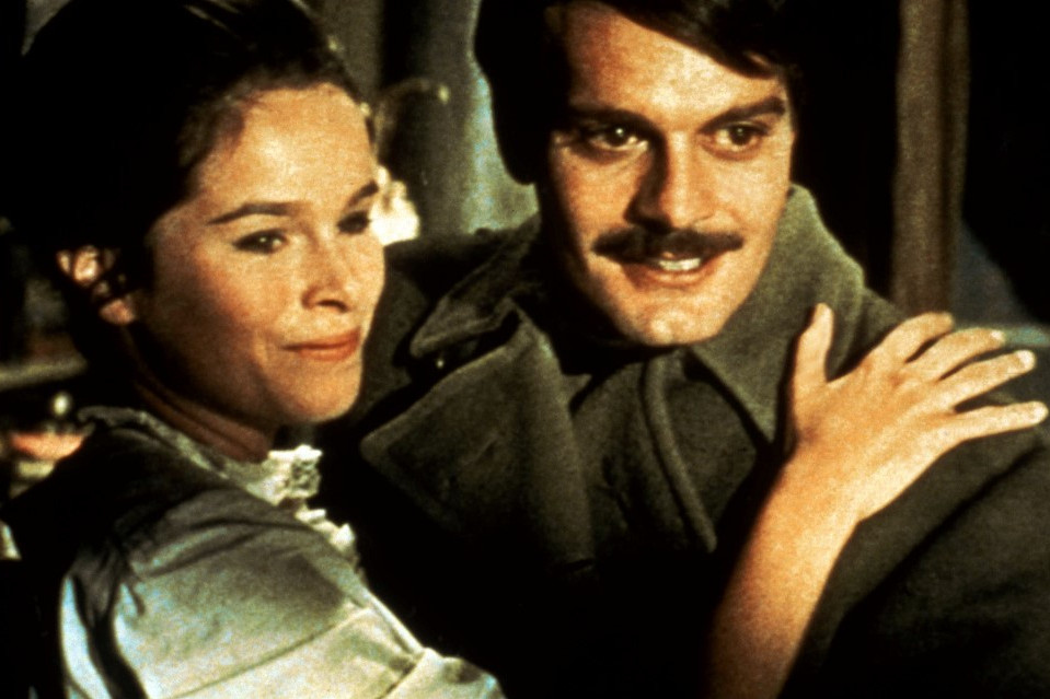 Forrás: AFP / Doktor Zsivago Metro Gol Omar Sharif partnernője Geraldine Chaplin volt a Doktor Zsivágóban