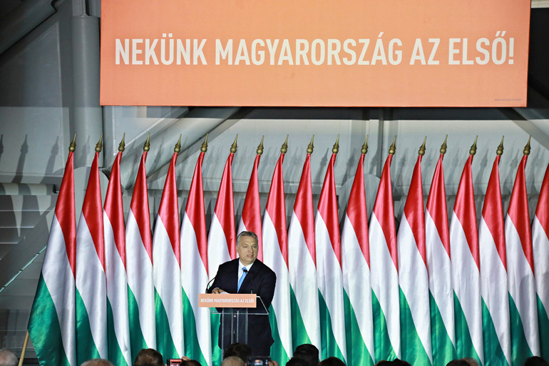 Forrás: MH/Hegedüs Róbert Orbán Viktor szerint a brüsszeli elit hatalmi törekvéseit meg kell fékezni és a bevándorlást meg kell állítani