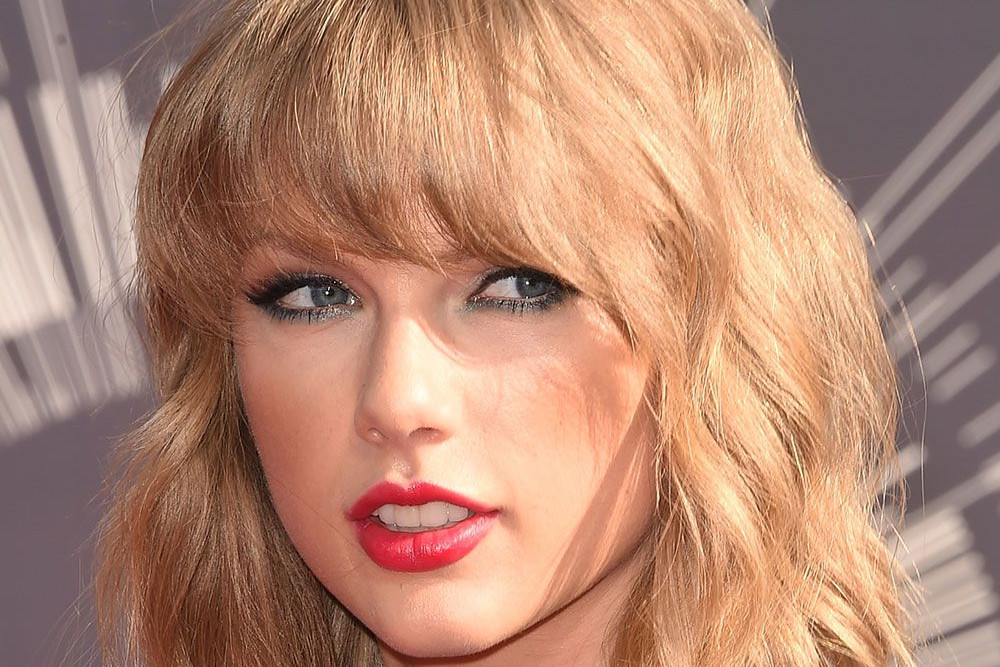 Az amerikai country énekesnőnek, Taylor Swiftnek jó ideje ez a kedvenc hajviselete.