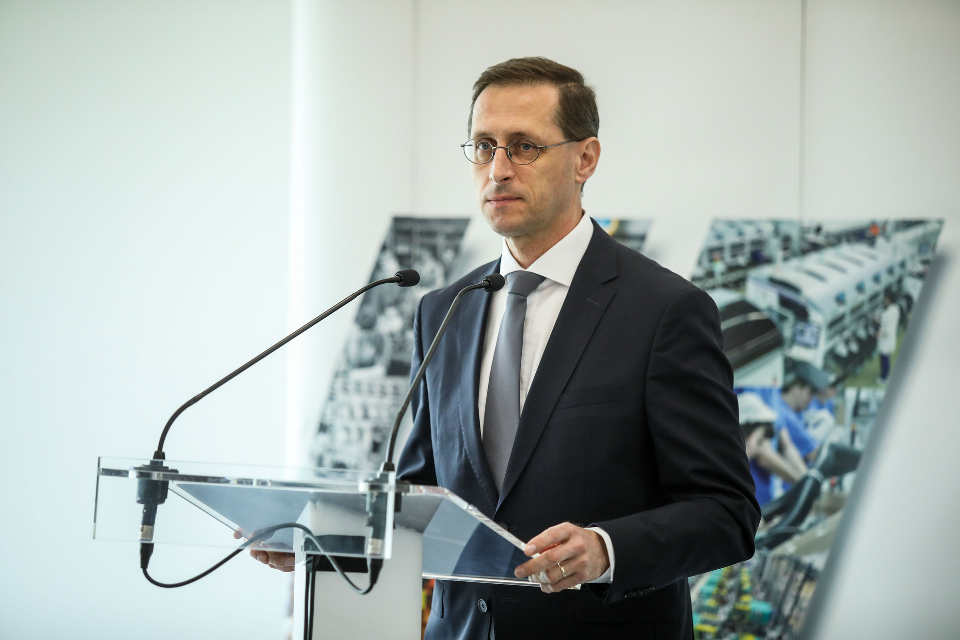 Varga Mihály pénzügyminiszter a Videoton új csarnokának átadóünnepségén