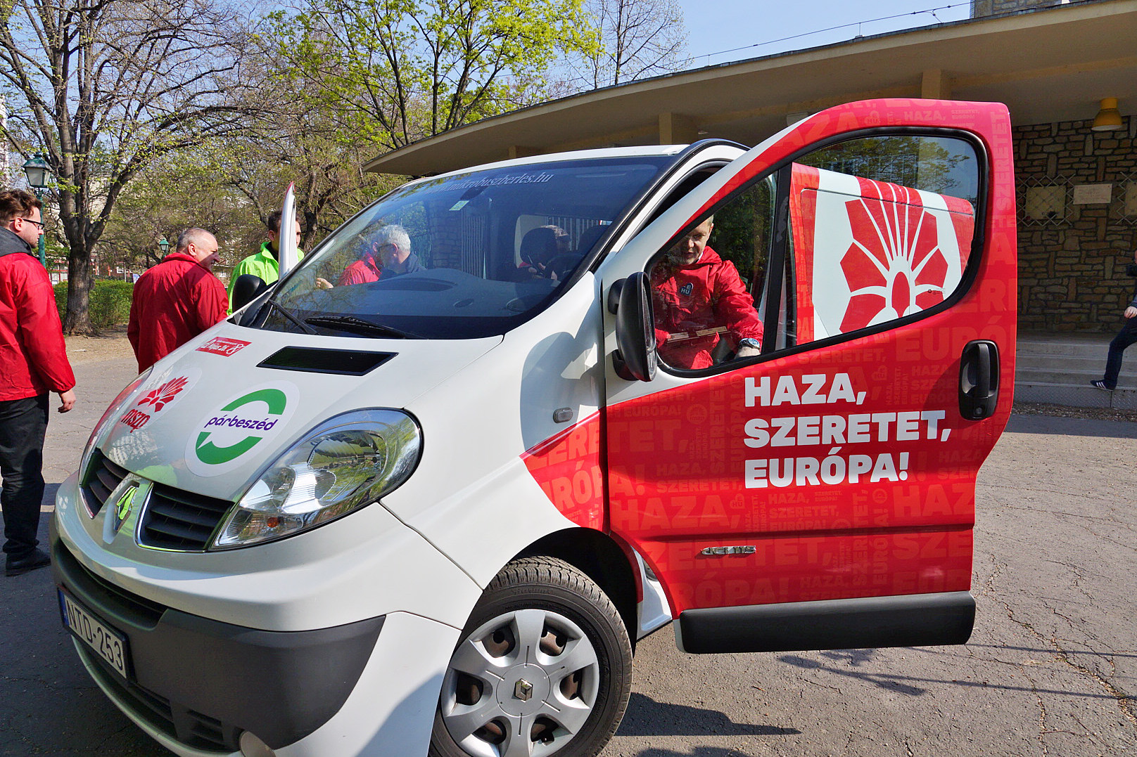 MSZP-P kampánybusz