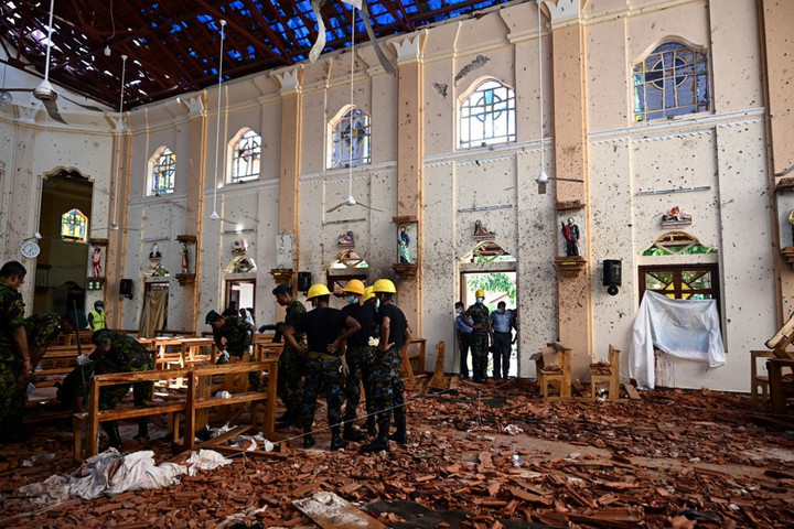 Fotó: AFP/Jewel SAMAD Tovább emelkedett a Srí Lanka-i merényletek áldozatainak száma