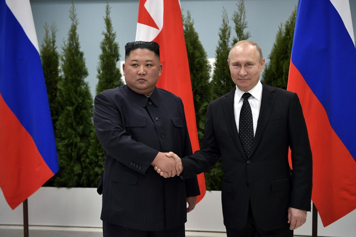 Fotó: SPUTNIK / AFP / Alexey NIKOLSK Kim Dzsong Un Putyin segítségét kérte a nukleáris tárgyalások előmozdításához