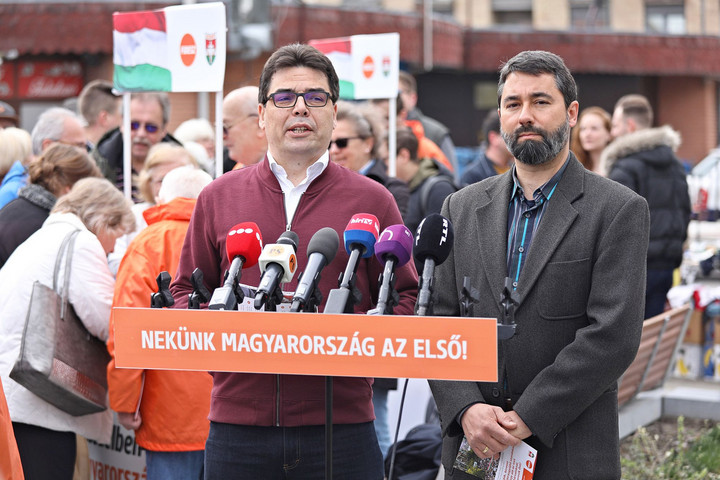 Fotó: Papajcsik Péter Elsőként a Fidesz-KDNP adta le az ajánlásokat