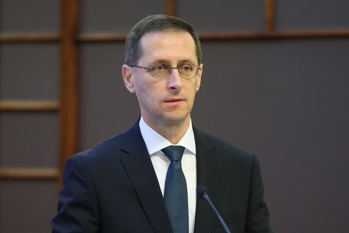 Varga Mihály: Folytatódhat az adócsökkentés, bővülnek az adókedvezmények