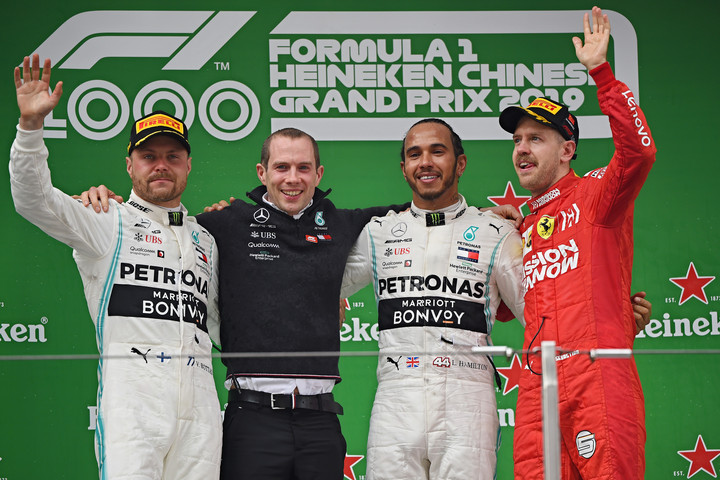 Fotó: AFP/STR Hamilton levadászta a leget