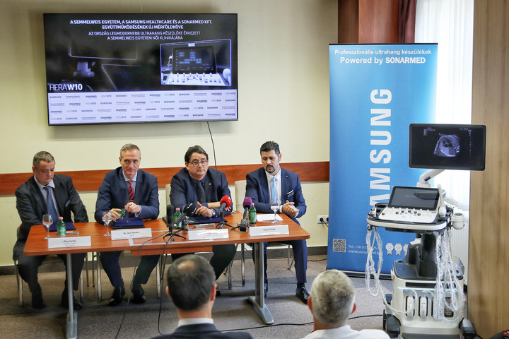 Fotó: MH/Papajcsik Péter Csúcstechnológiát képvisel az Semmelweis Egyetemen üzembe helyezett ultrahangkészülék