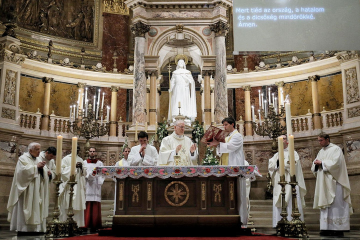 Fotó: MH/Papajcsik Péter „Krisztus feltámadásával igazolta, hogy a látható világon kívül is van valóság”