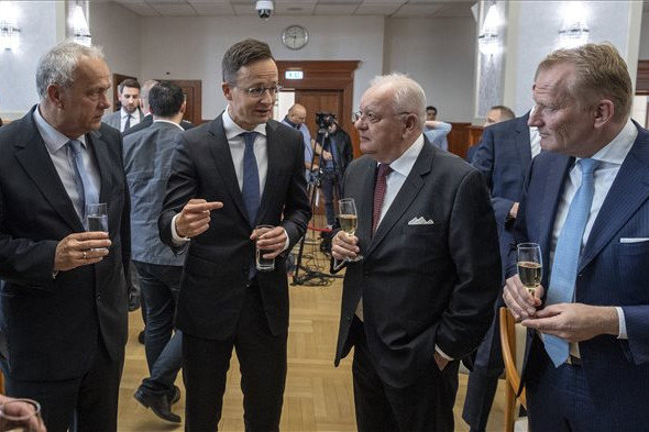 Pilótaképző-központot hoznak létre norvég befektetők Hévízen