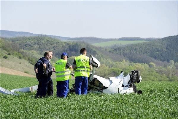 Fotó: MTI/Lakatos Péter Halálos légi baleset történt Máriahalomnál