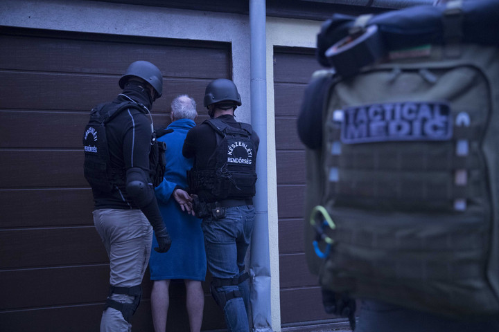 Fotó: police.hu Fehérgalléros bűnszervezetet számolt fel a rendőrség