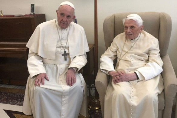 Fotó: AFP/Vatican Media XVI. Benedek pápa a 92. születésnapját ünnepli