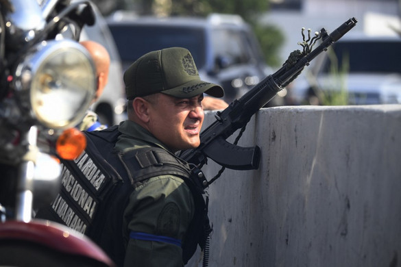 Lőnek a venezuelai ellenzéki tüntetésen