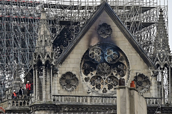 Franciaország elfogadta a Notre Dame helyreállításáról szóló törvényt