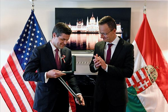 Kitüntetést adott át Szijjártó Péter Washingtonban