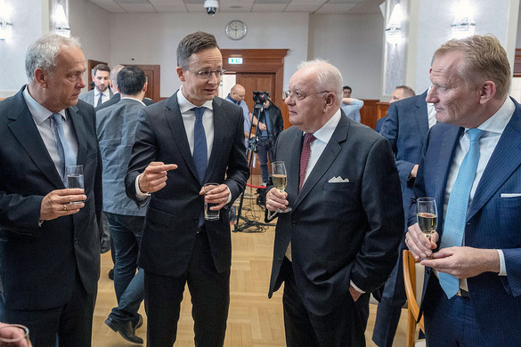 Új repülőközpont Hévízen