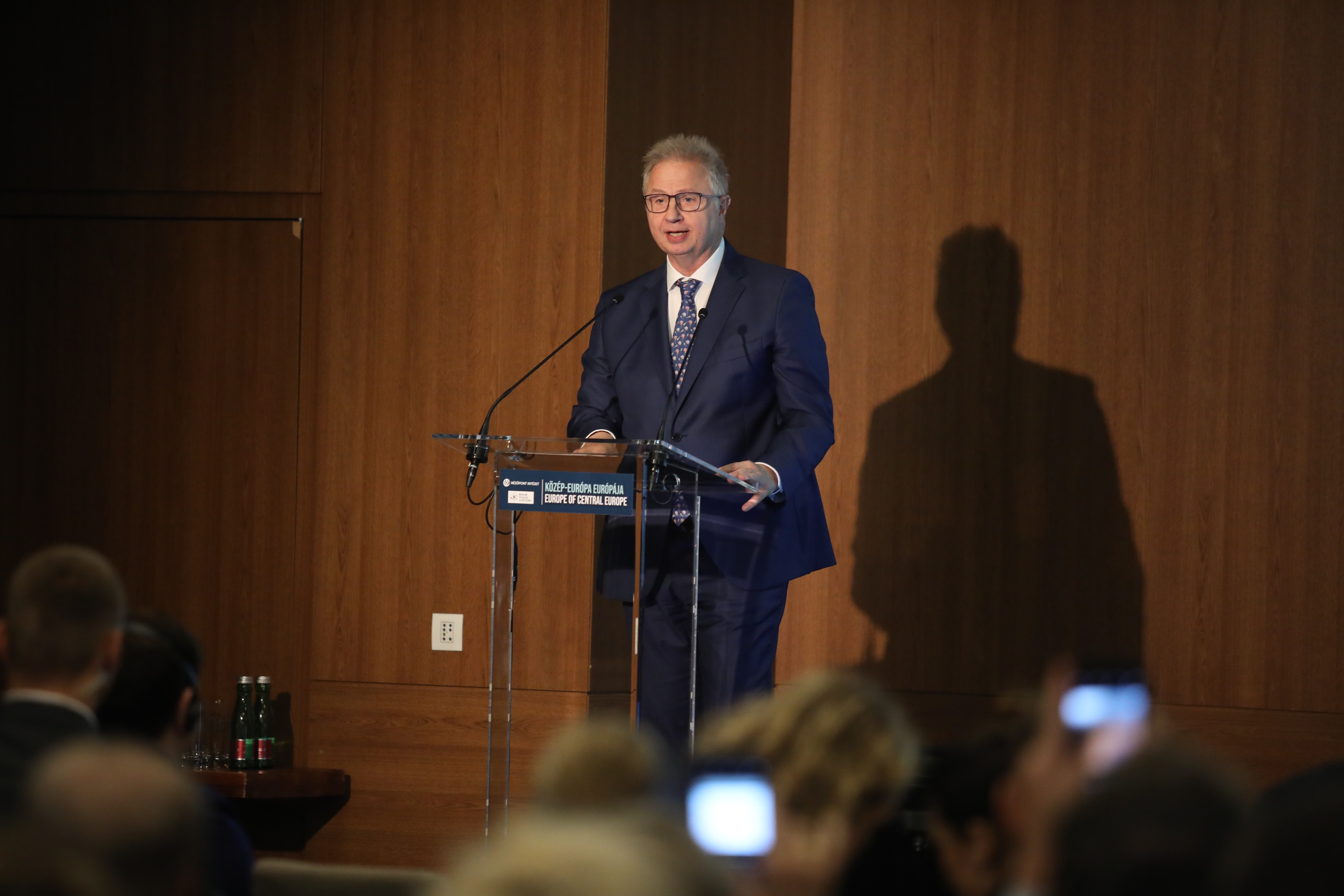 Trócsányi László: Arról döntünk, milyen irányt vegyen az európai politika