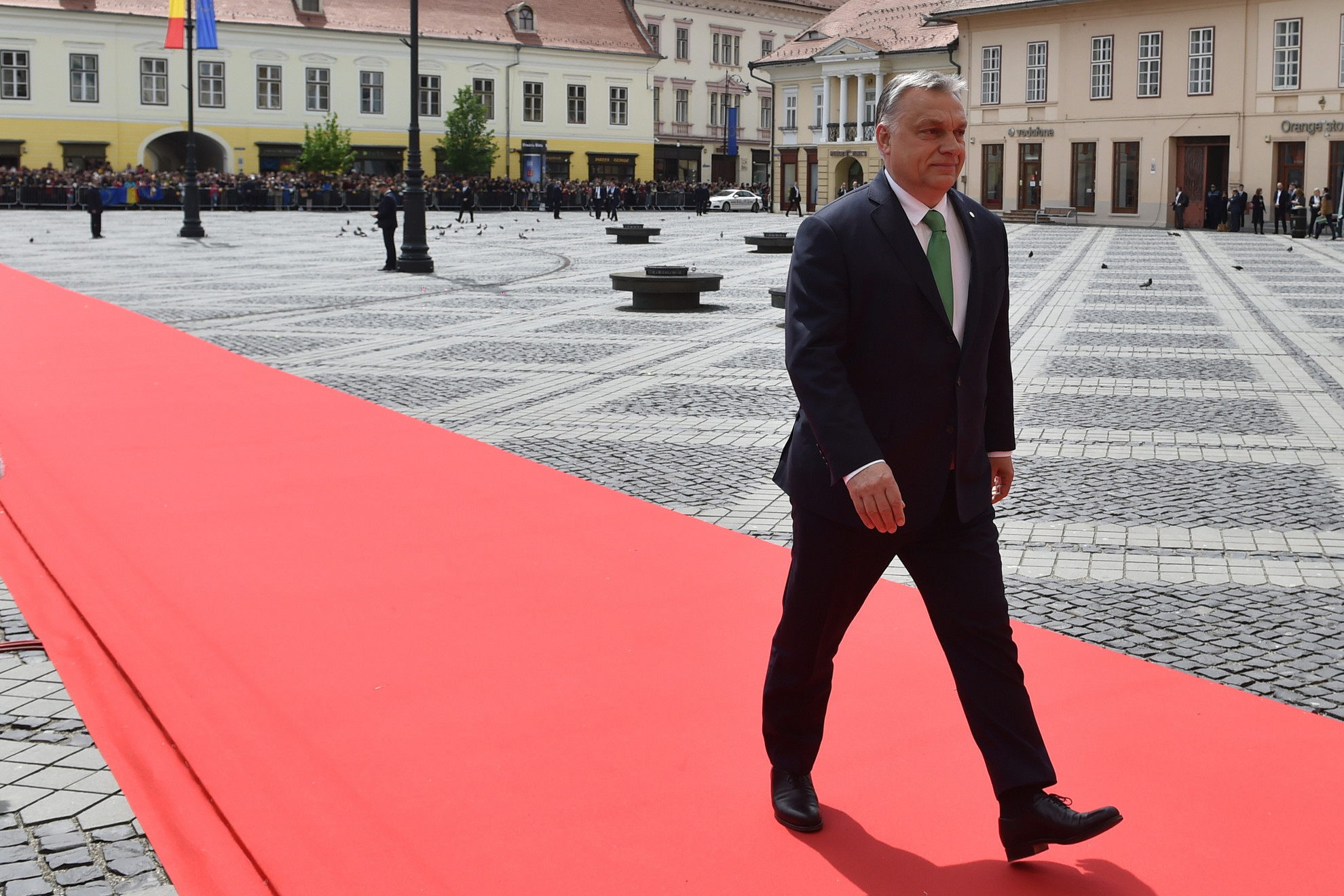 Így érkezett meg Orbán Viktor a találkozóra