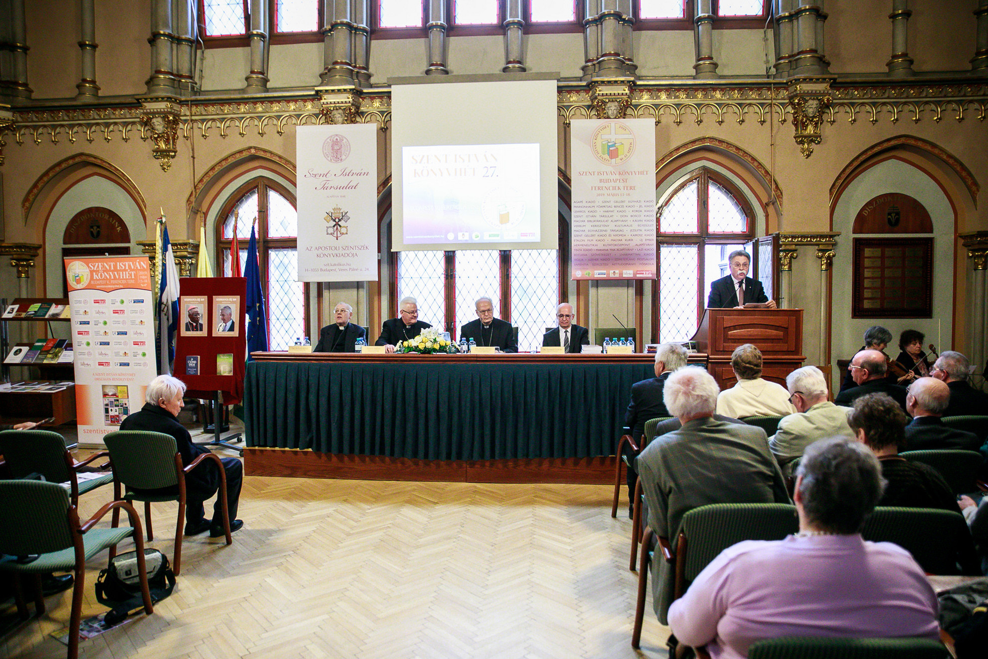 Forrás: MH/Bodnár Patrícia Megnyílt a 27. Szent István Könyvhét Budapesten