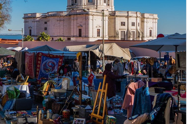 Forrás: Instagram A lisszaboni bolhapiac a portugál főváros egyik legszebb részén található
