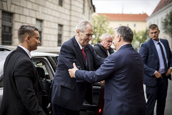 Fotó: MTI/Miniszterelnöki Sajtóiroda Orbán Viktor kormányfő fogadja Milos Zeman cseh köztársasági elnököt
