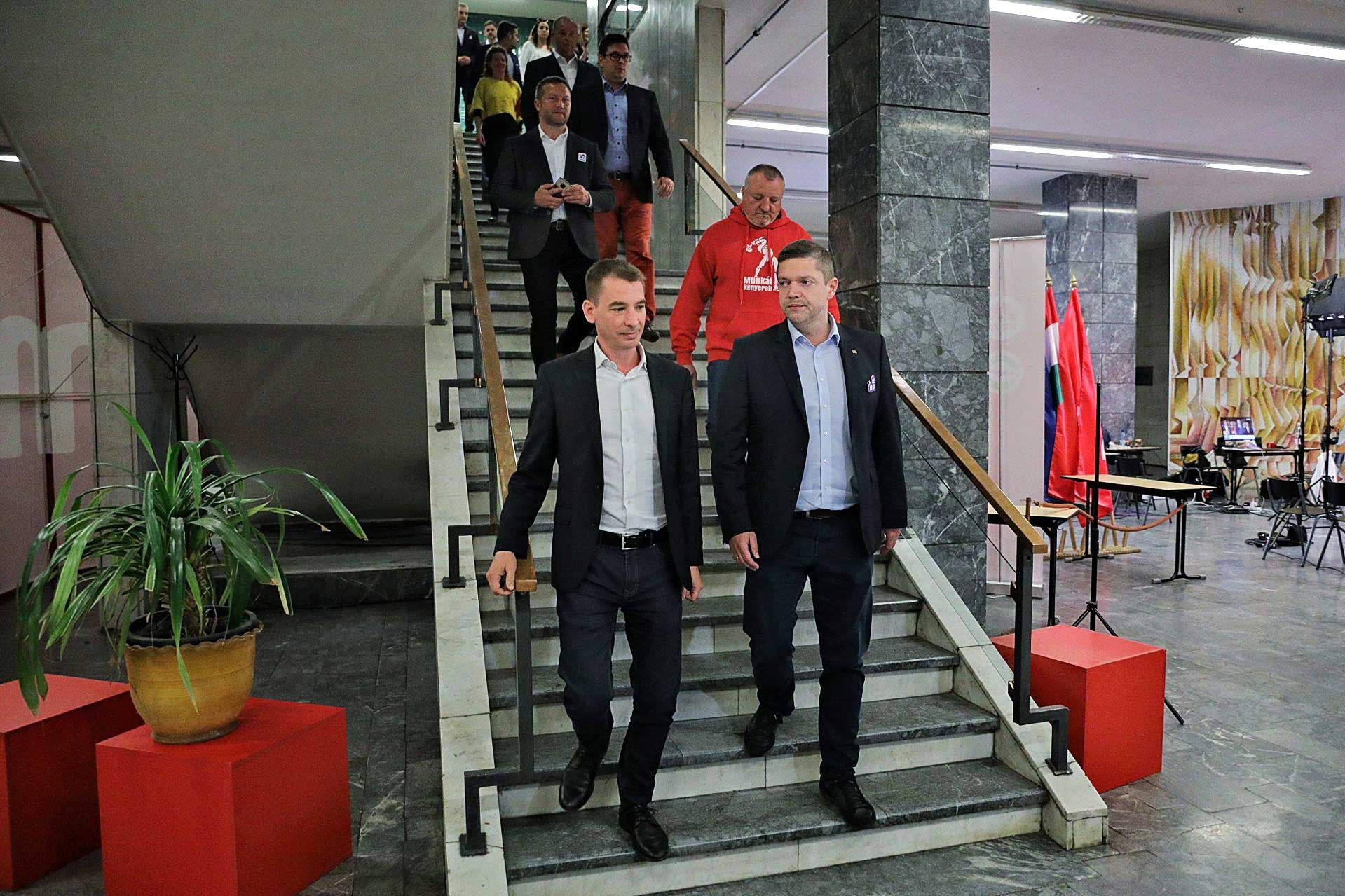 Fotó: MH/Papajcsik Péter Vert sereg. Az MSZP-Párbeszéd történelmi vereséget szenvedett az EP-választáson, mindössze a szavazatok 6,64 százalékát szerezte meg