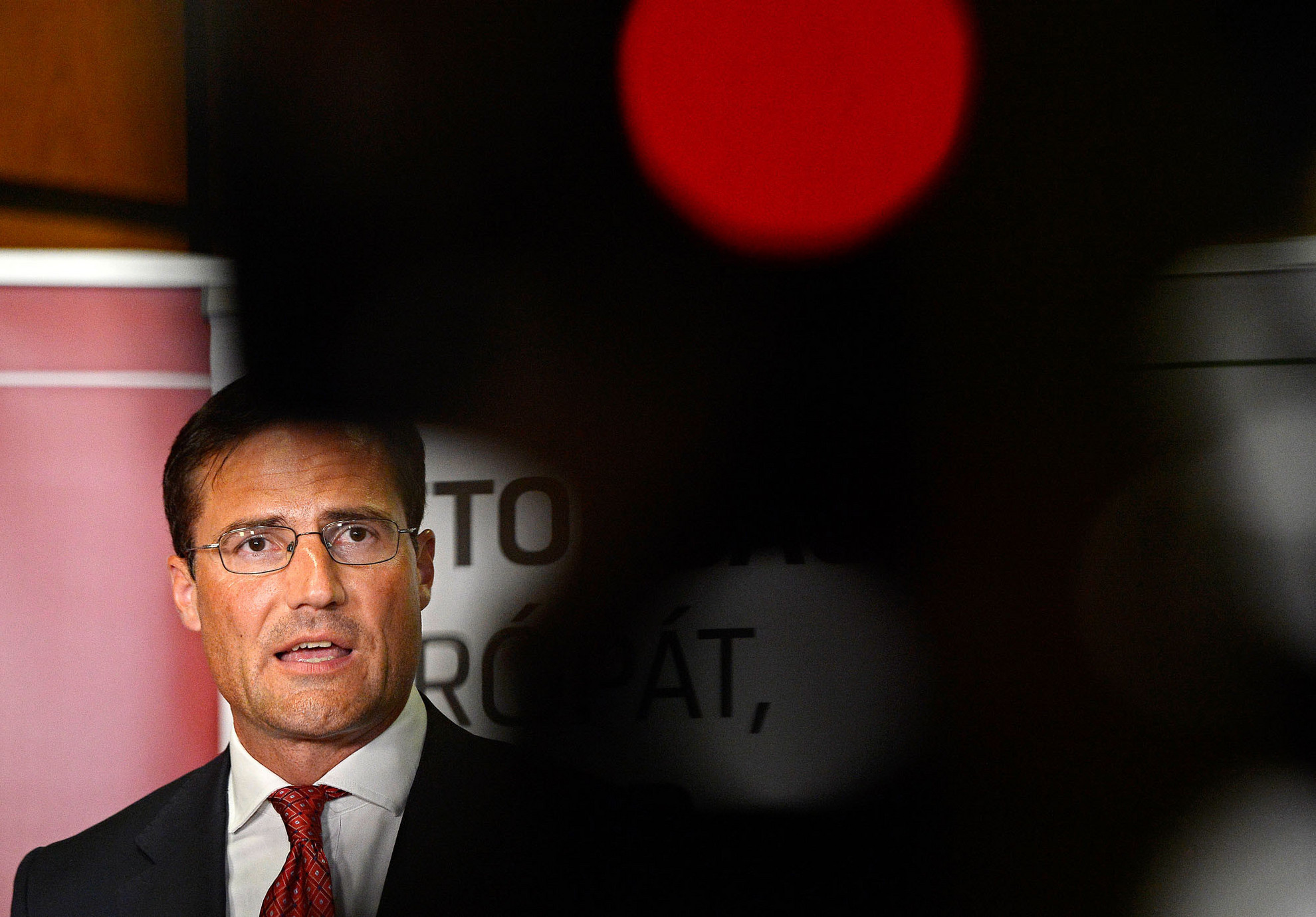 Fotó: MTI/Kovács Tamás Indokolatlan optimizmus. Gyöngyösi Márton elnökhelyettes szerint a Jobbik olyan politikai nyomás alatt juttatott ki mindössze egy képviselőt Brüsszelbe, amit „egyetlen másik párt sem élt volna túl”