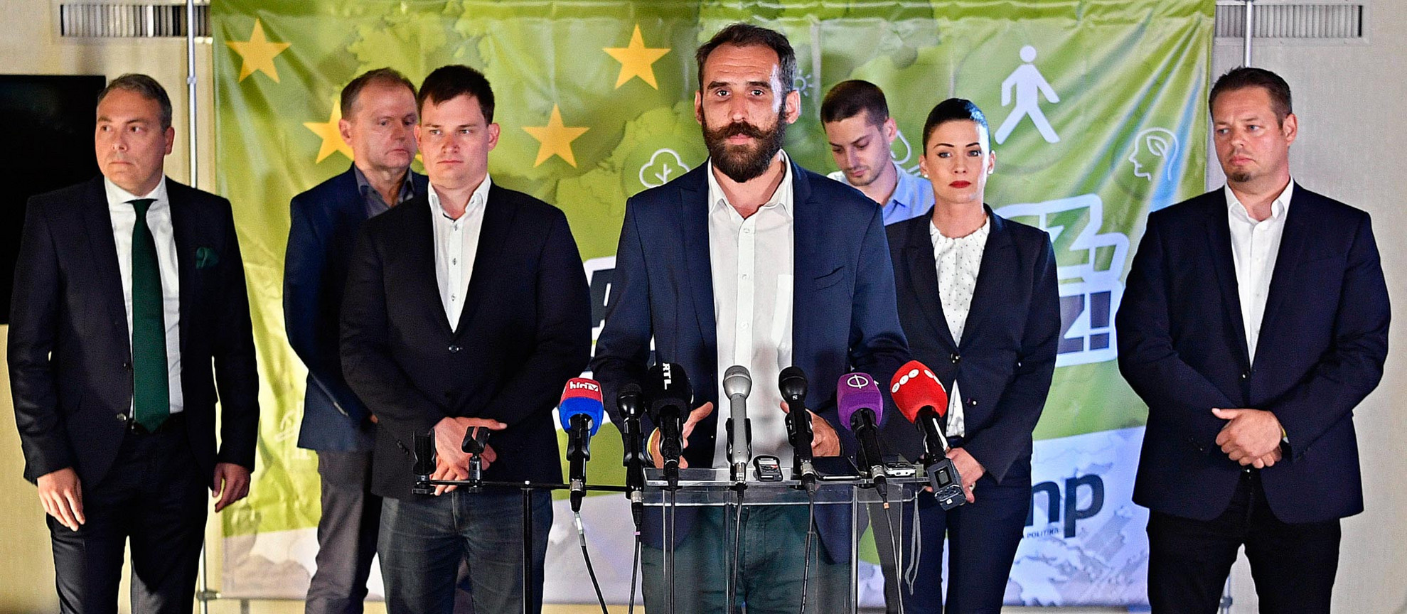 Fotó: MTI/Szigetváry Zsolt Belátva a kudarcot, az eredmények közlése után az LMP teljes vezetősége lemondott pozíciójáról