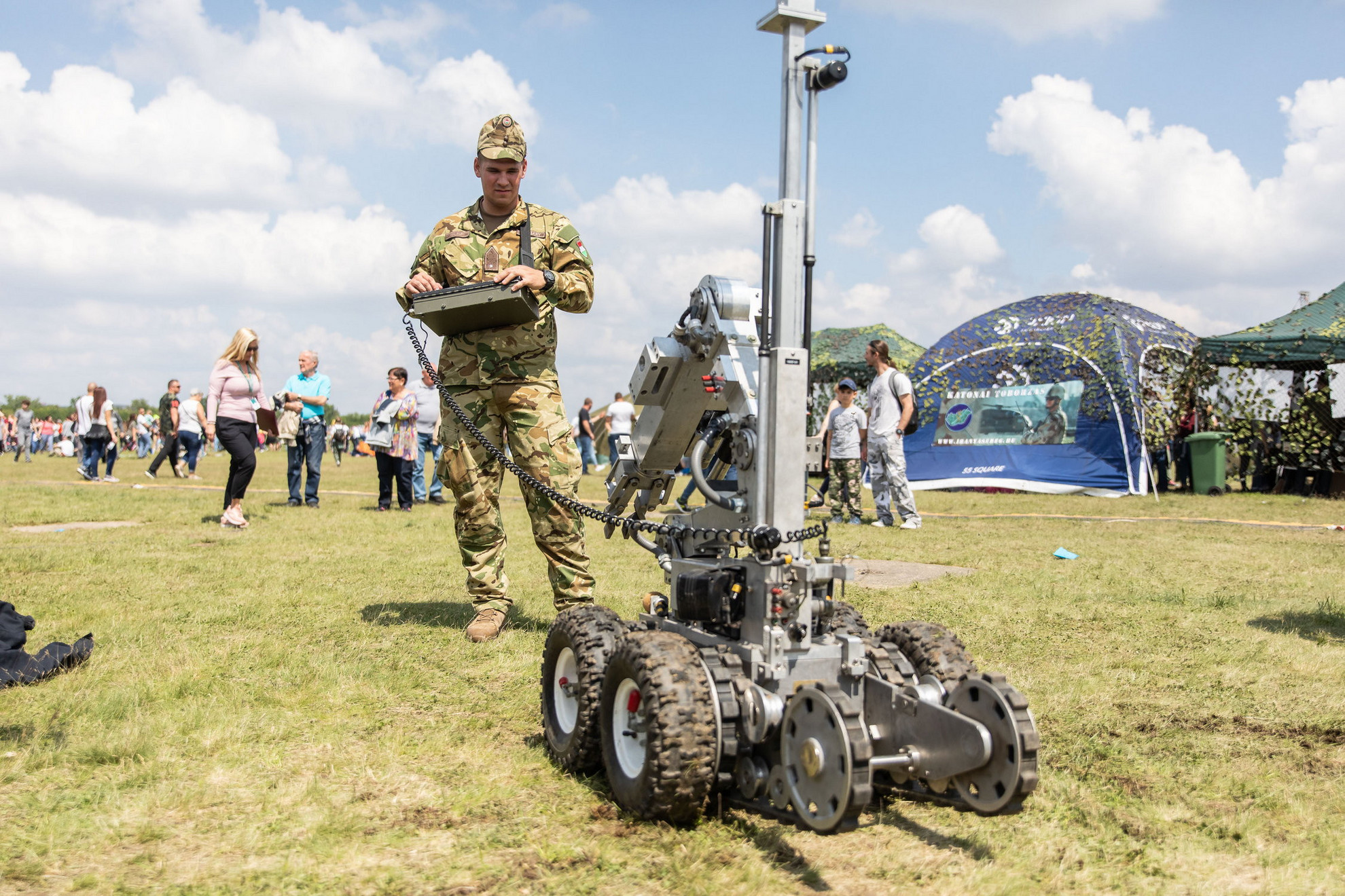 Fotó: MH/Papajcsik Péter A tűzszerész robotok nagy segítséget jelentenek a katonáknak