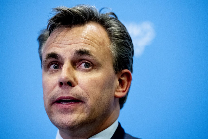 Fotó: AFP/Robin UTRECHT Lemondott a holland migrációs államtitkár