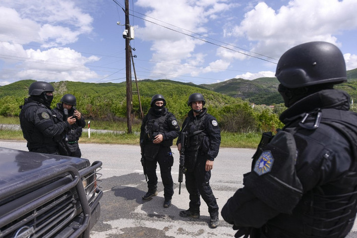 Fotó: AFP/Armend NIMANI Lövöldözés volt Észak-Koszovóban, legalább ketten megsebesültek