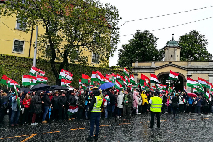 Fotó: MH Pozsonyban lengett a zászló, és zengett a magyar himnusz