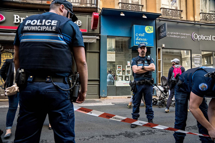 Fotó: AFP/Nicolas Liponne Még nem kapták el a lyoni merénylőt a francia rendőrök