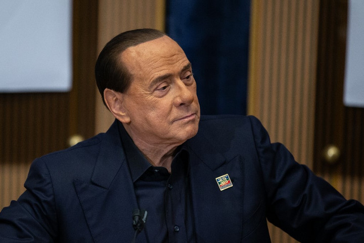 Koronavírusos lett Silvio Berlusconi