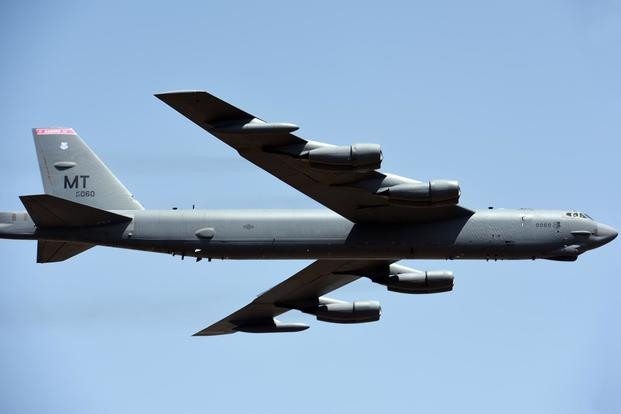 Az Egyesült Államok B-52-es nehézbombázókat vezényelt Katarba