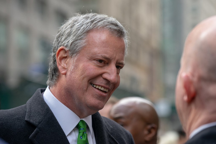New York polgármestere is indul a demokrata elnökjelöltségért