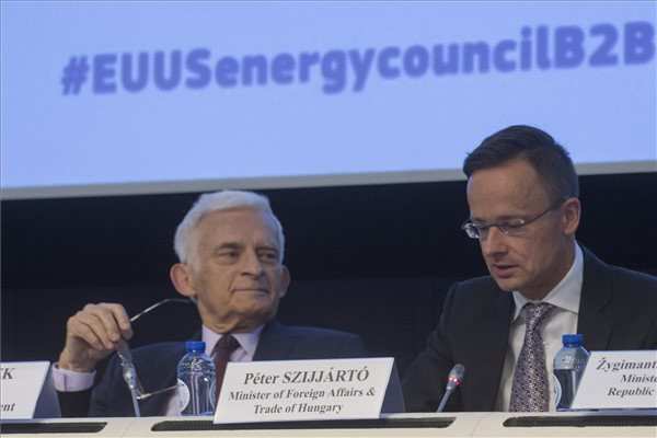 Szijjártó: Magyarország boldogan diverzifikálná energiaforrásait
