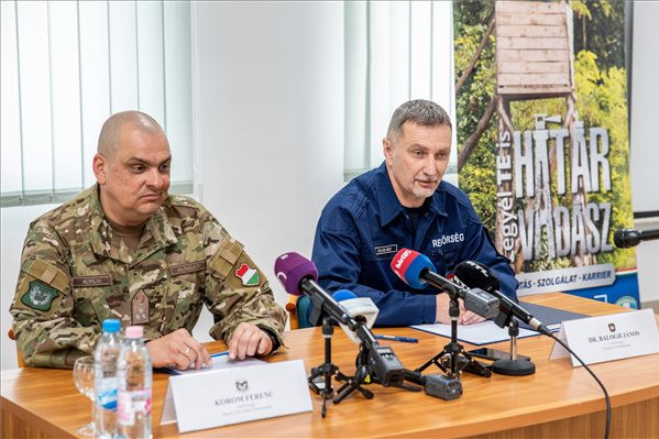 Fotó: MTI/Rosta Tibor A honvédség is segíti a határőrizetet