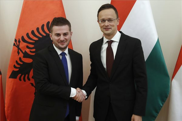 Fotó: MTI/Koszticsák Szilárd Szijjártó: Júniusban az EU-nak meg kell nyitnia a csatlakozási tárgyalásokat Albániával
