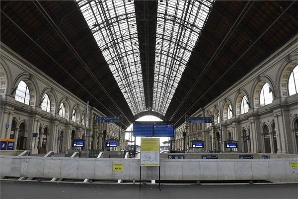 Fotó: MTI/Máthé Zoltán Lezárják a Keleti pályaudvart