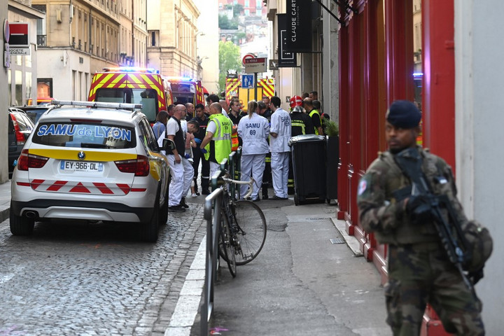 Fotó: AFP/Philippe Desmazes Bomba robbant Lyonban, többen megsérültek