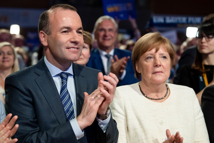 Fotó: AFP/DPA/Sven Hoppe Merkel: Kívülről és belülről is támadják az Európai Unió alapértékeit