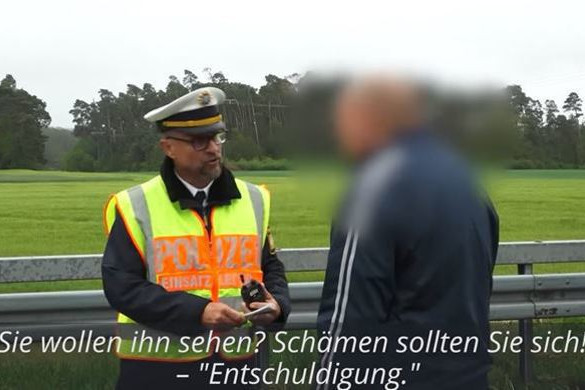 Fotó: Facebook/Bayerischer Rundfunk Keményen kiosztotta a balesetet fotózó magyar sofőrt a német rendőr