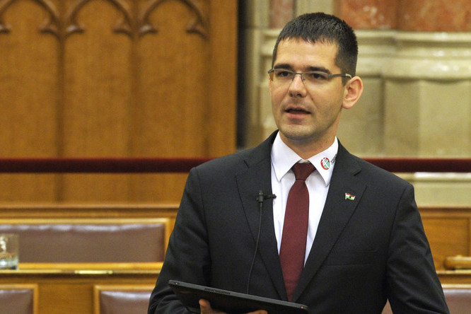 Novák Előd: A Jobbik csalt az ajánlóívekkel