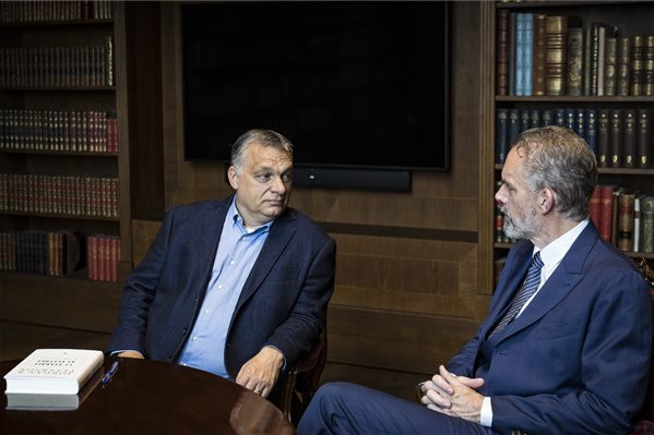 Fotó: MTI/Miniszterelnöki Sajtóiroda Konzervatív kanadai gondolkodóval tárgyalt Orbán Viktor