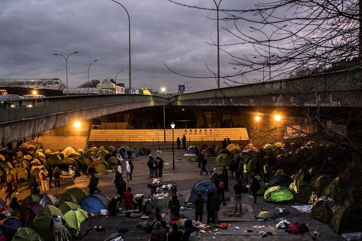 Fotó: AFP Így szállták meg az illegális migránsok Párizs repterét