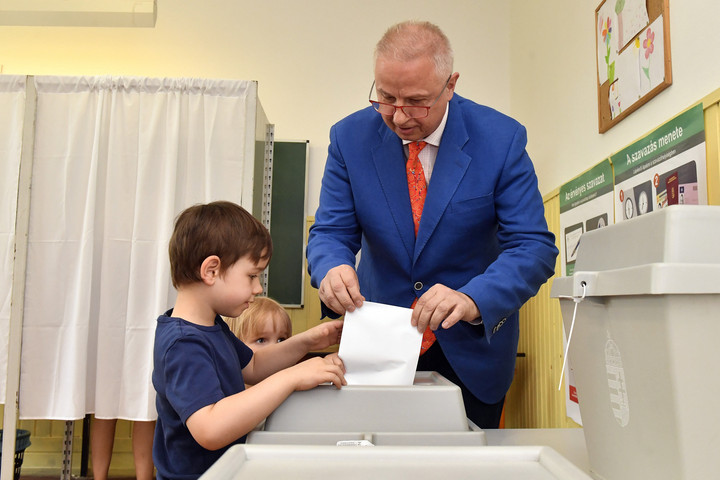 Fotó: MTI/Máthé Zoltán Trócsányi László optimista a részvételt és a várható eredményt illetően