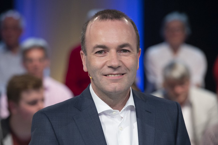 Fotó: AFP/DPA/Sven Simon/Malte Ossow Weber luxusebéden tárgyalt Európa jövőjéről a migránsbarát milliomossal